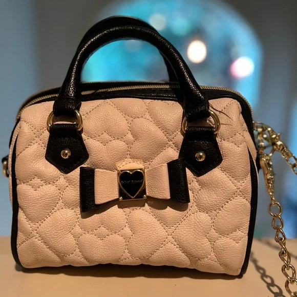 Betsey Johnson hand clutch with strap - Picture 4 of 5